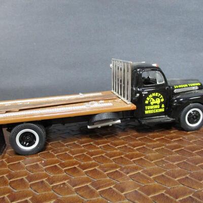 Jada 1952 Chevy COE Flatbed  1/32 & 1951 Ford Truck