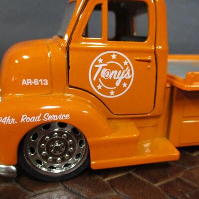 Jada 1952 Chevy COE Flatbed  1/32 & 1951 Ford Truck