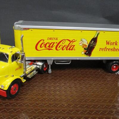 Coca Cola Coke 1950 Style Cab and Trailer Bank 1:43 Truck Semi Tractor