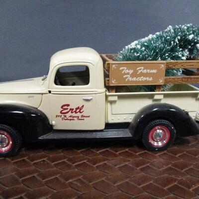 Ertl 1940 Ford Pick Up & 1955 Chevrolet Pick Up
