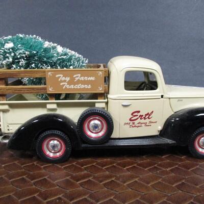 Ertl 1940 Ford Pick Up & 1955 Chevrolet Pick Up