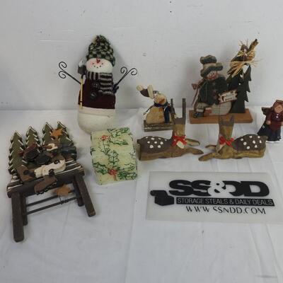 Christmas DÃ©cor Lot: Mistletoe Candle, Snowman Wooden Signs, Reindeer Figurines