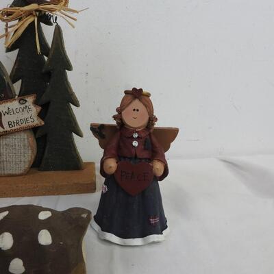 Christmas DÃ©cor Lot: Mistletoe Candle, Snowman Wooden Signs, Reindeer Figurines