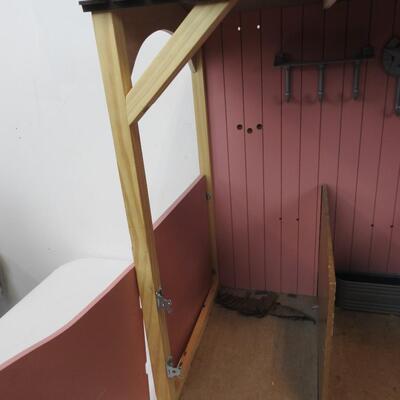 Pink 2' x 1' x 20" Wooden Stables, 1 Doors Need Installment, Good Condition