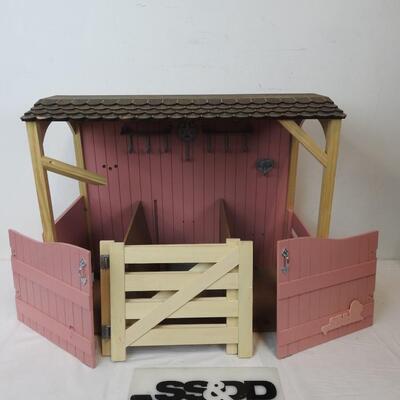 Pink 2' x 1' x 20" Wooden Stables, 1 Doors Need Installment, Good Condition