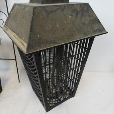 4 pc Outdoor Metal Decor, Welcome Sign, Bug Zapper, Works