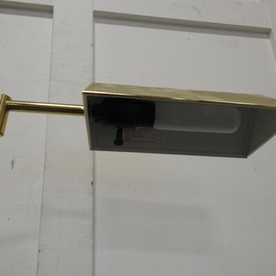 Gold Toned Lamp, Works