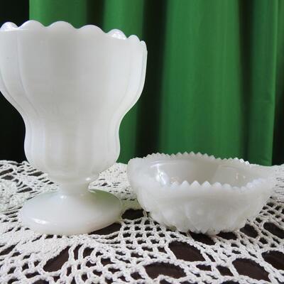 Milk glass Vase