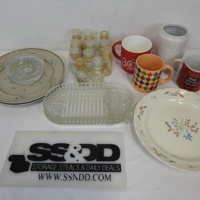 22 pc Kitchen Lot: Glass Spice Bottles, Mugs, Glass Trays, Stoneware