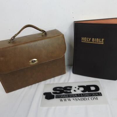 Blue Ribbon New Standard Reference Bible, Great Condition With Carrying Case