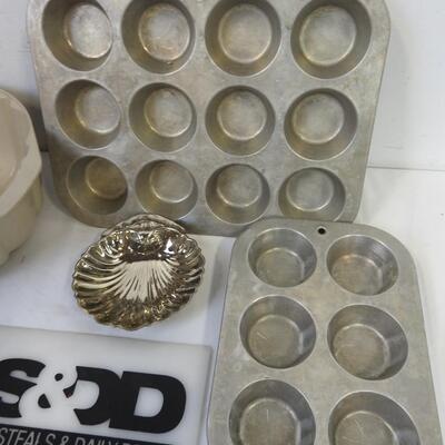 10 pc Kitchen, Sillicone Pumpkin Molds, Anchor Hocking Tan Bowl, Cupcake Pans