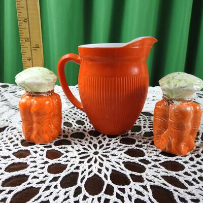 Pitcher & carrot salt n pepper