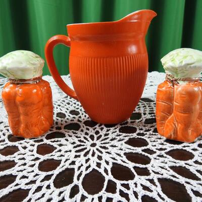 Pitcher & carrot salt n pepper