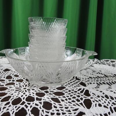 Glass salad bowl set