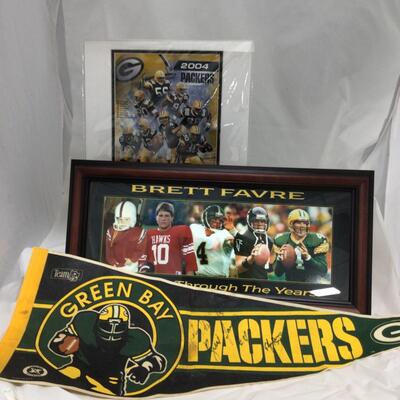 (22) PACKERS | Signed Pennant | Framed Brett Farve | Matted Photo
