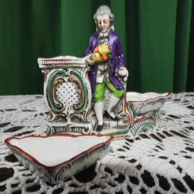 Colonial man match holder