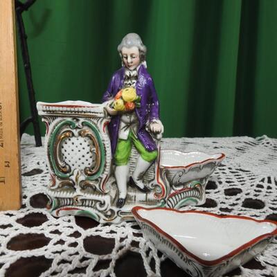 Colonial man match holder