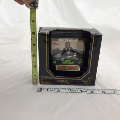 (28) NASCAR | Miniature Hoods | Collectibles