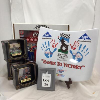 (28) NASCAR | Miniature Hoods | Collectibles