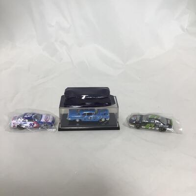 (87) NASCAR | Mixed Group of different Racing Car Collectibles