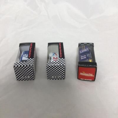 (87) NASCAR | Mixed Group of different Racing Car Collectibles