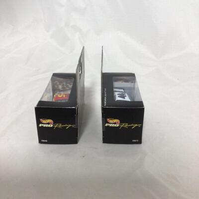 (87) NASCAR | Mixed Group of different Racing Car Collectibles