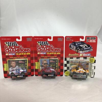 (88) NASCAR | Mixed Group of Racing Champions Cars