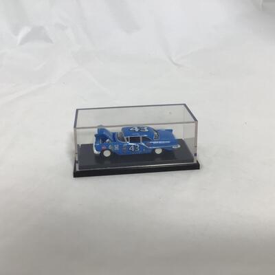 (92) NASCAR | Nila #3 Nascar Collectibles | 1:84 Scale Car Figures