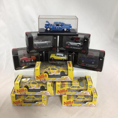 (92) NASCAR | Nila #3 Nascar Collectibles | 1:84 Scale Car Figures