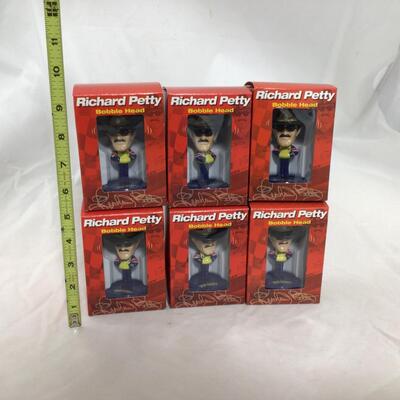(93) NASCAR | Richard Petty Pop Secret Figures and Money Clip