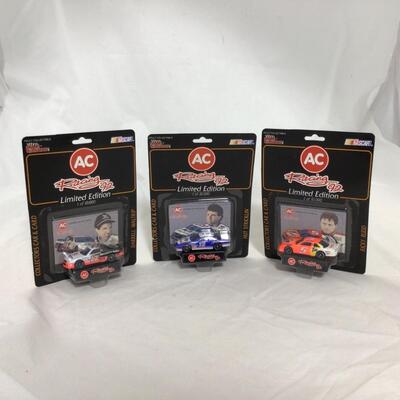 (100) NASCAR | Mixed Group of Racing Champions Collector Cars