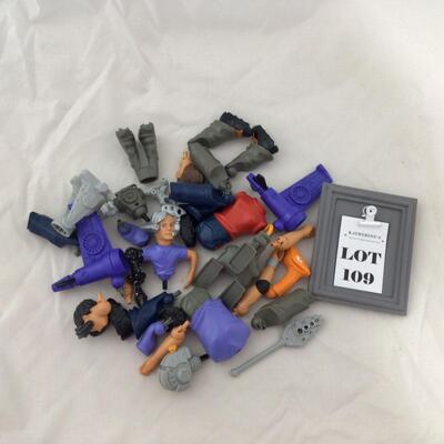 (109) ACTION FIGURE | Miscellaneous Bundle of Robot or Action Figure Parts