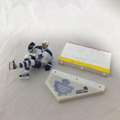 (111) SPORTS | Mixed Group of Hockey Figures and Toys