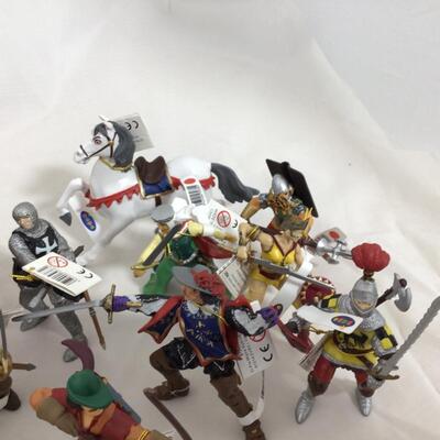 (112) PAPO | Mixed Group of Renaissance or Roman Papo Figures