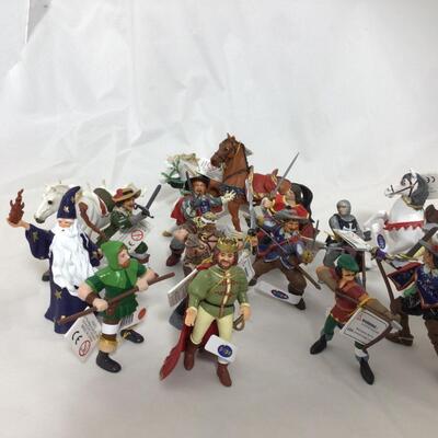 (112) PAPO | Mixed Group of Renaissance or Roman Papo Figures