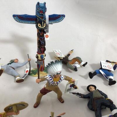 (113) PAPO | Mixed Group of Wild West, Cowboys, and Indian Figures