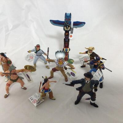 (113) PAPO | Mixed Group of Wild West, Cowboys, and Indian Figures