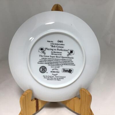 (117) FOOTBALL | Mixed Group of Football Collector Plates