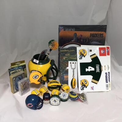 (127) PACKERS | Mixed Group of Football Collector Items