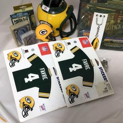 (127) PACKERS | Mixed Group of Football Collector Items