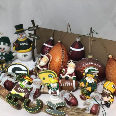 (128) PACKERS | Mixed Group of Packers and Football Christmas