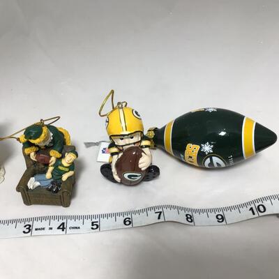 (128) PACKERS | Mixed Group of Packers and Football Christmas