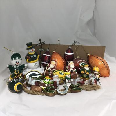 (128) PACKERS | Mixed Group of Packers and Football Christmas