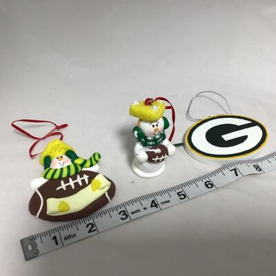 (128) PACKERS | Mixed Group of Packers and Football Christmas