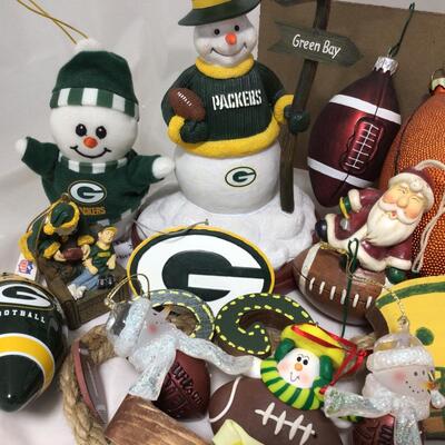(128) PACKERS | Mixed Group of Packers and Football Christmas