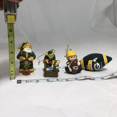 (128) PACKERS | Mixed Group of Packers and Football Christmas