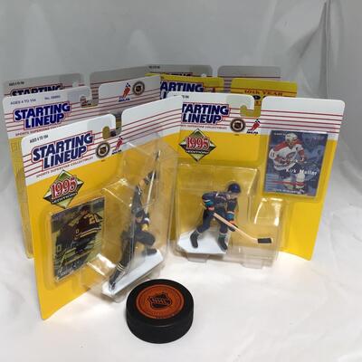 (140) STARTING LINEUP | Hockey Figures, and NHL Puck