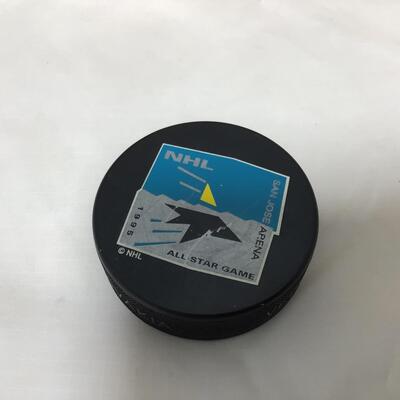 (140) STARTING LINEUP | Hockey Figures, and NHL Puck