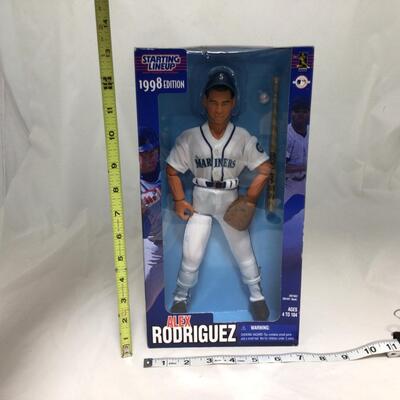 (141) STARTING LINEUP | Mixed Group of Baseball Figures
