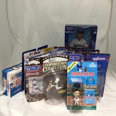 (141) STARTING LINEUP | Mixed Group of Baseball Figures